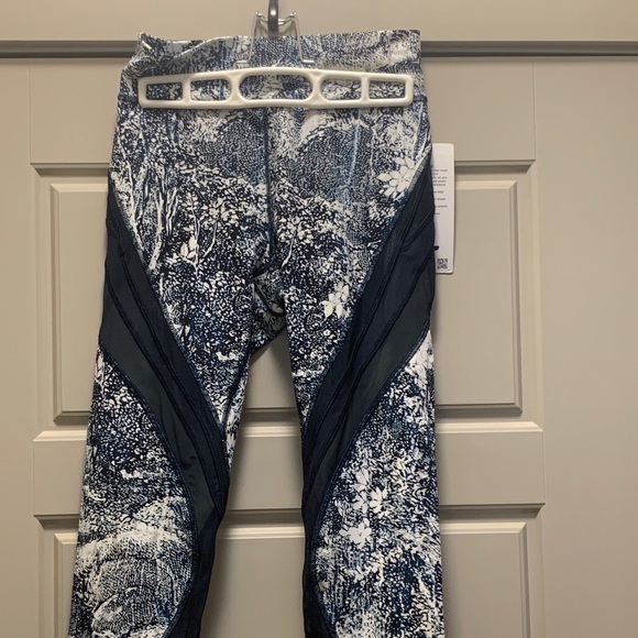 Lululemon Never Still Crop, size 6 - Picture 3 of 3